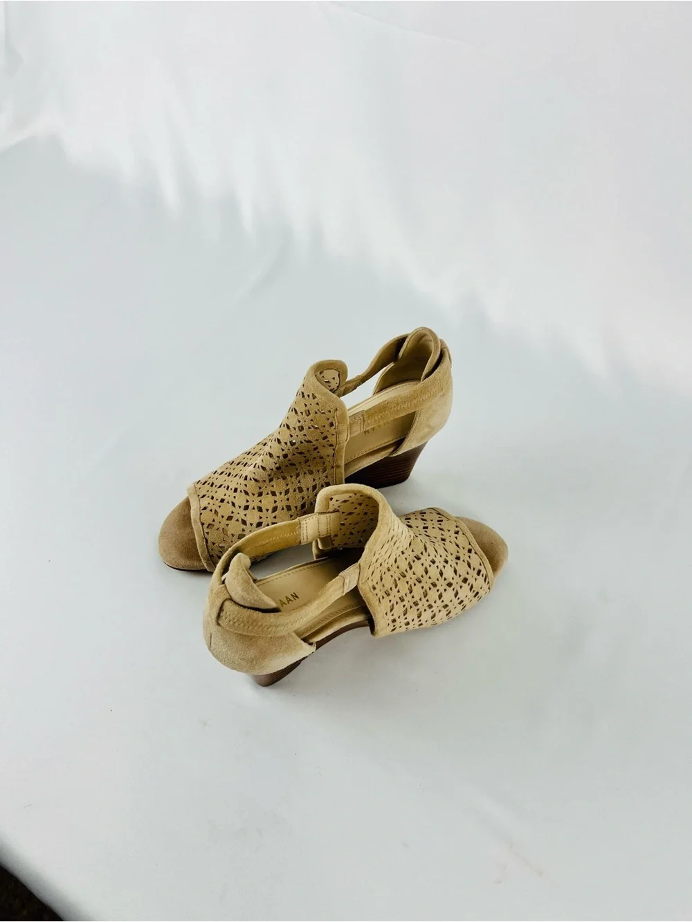 Cole Haan Edie Wedge Peep-toe Sandals Side Cutouts Stacked Wedge Heel Tan Sz 7